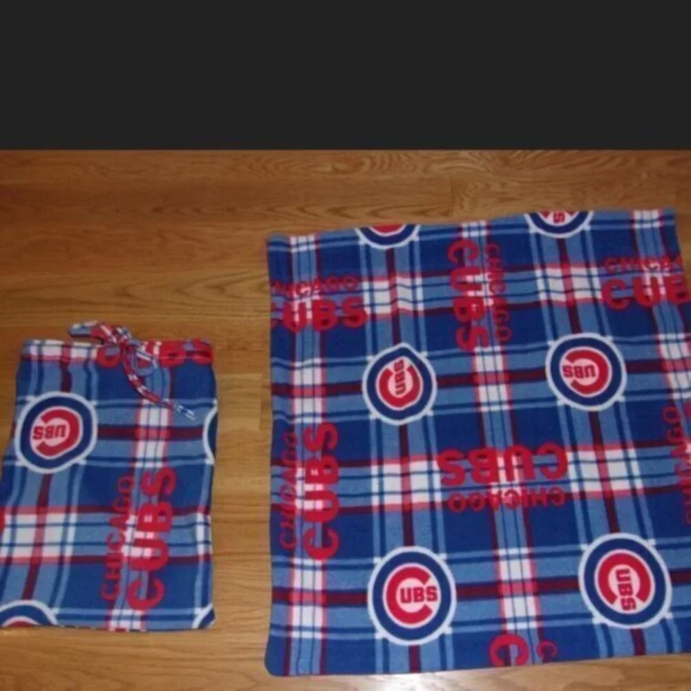 Chicago cubs receiving blanket with matching gift bag.